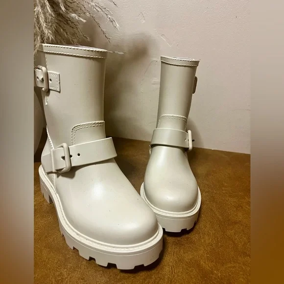 Jimmy Choo NWB Rain Boots Size 34 In Solid Camel / Light Brown Yael - Picture 2 of 4